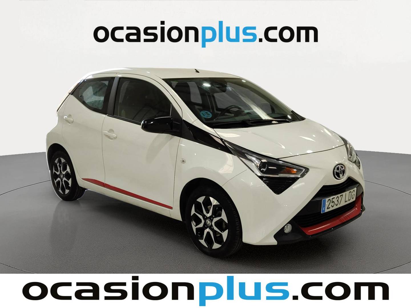 Foto delantera Toyota Aygo Toyota Aygo 1.0 70 x-play (72 CV) derecha