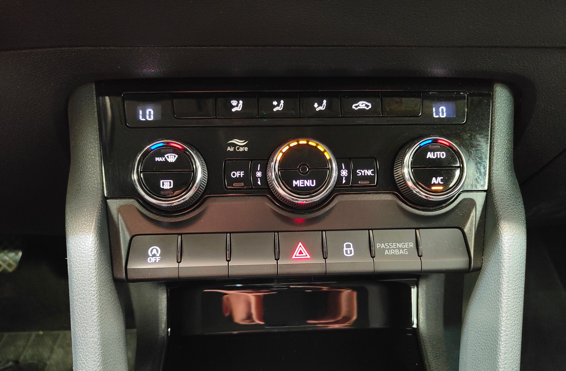 Škoda Karoq 1.6 TDI Ambition - foto 33