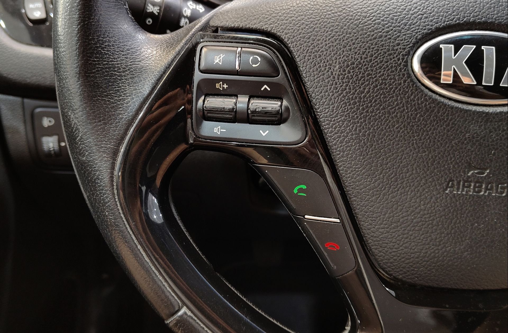 Kia Ceed 1.6 CRDi VGT Eco-Dynamics Uefa Euro2016 - foto 24