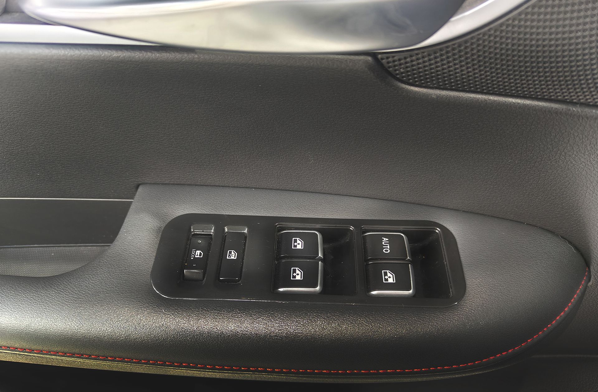 SWM G01 1.5T Luxury - foto 34