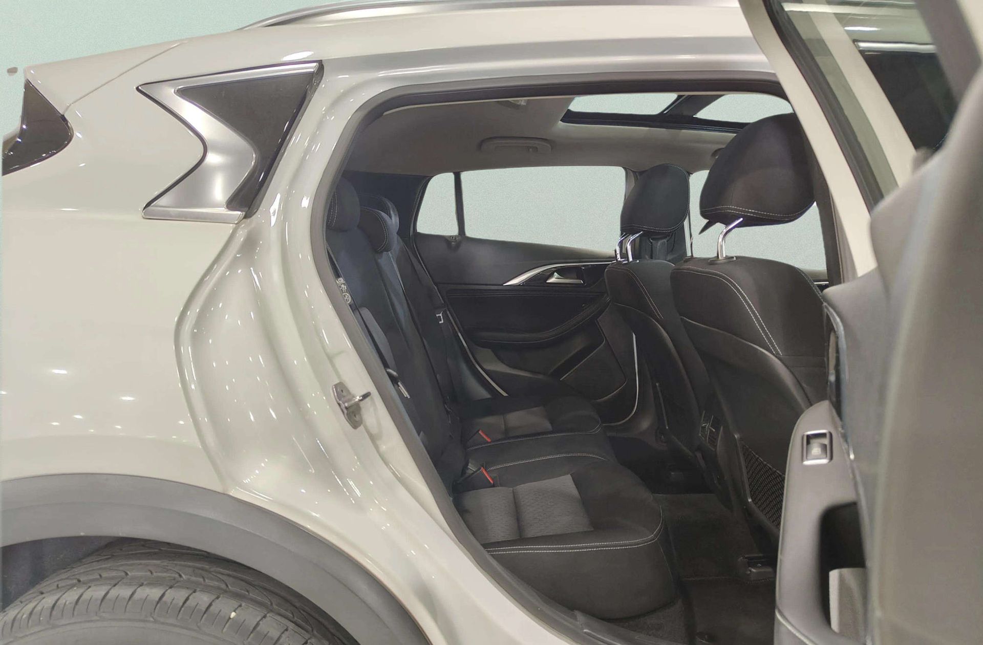 Infiniti QX30 2.2D Premium AWD 7DCT - foto 17