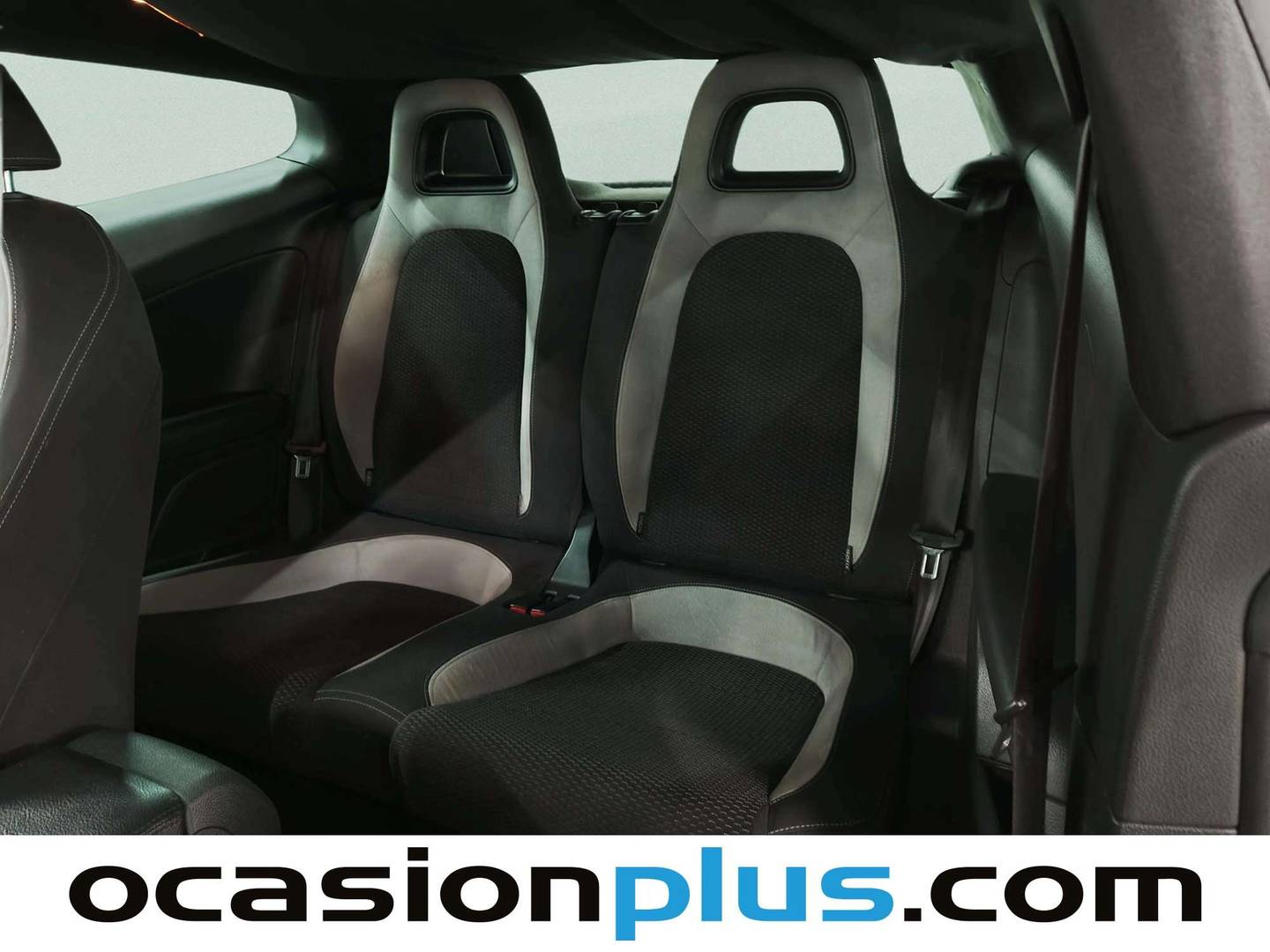 Foto Volkswagen Scirocco Volkswagen Scirocco 2.0 TDI BMT  Pack R-line (140 CV)