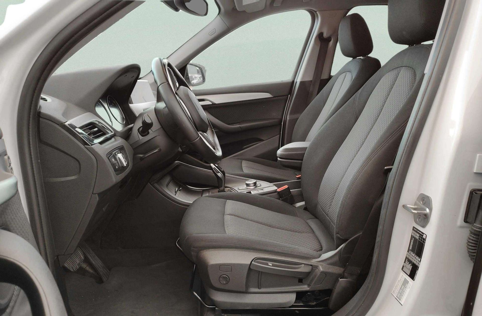 BMW X1 sDrive16d Business - foto 13
