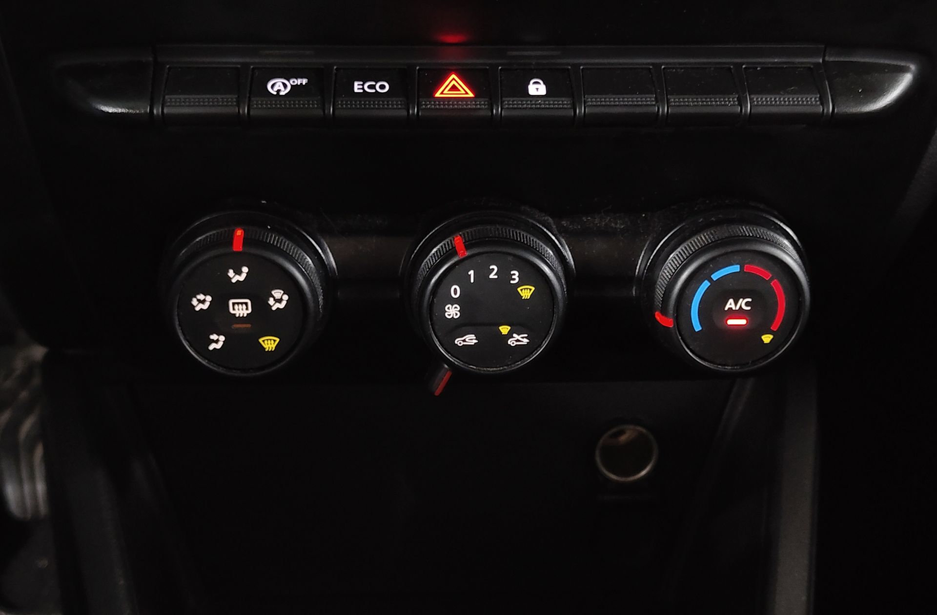 Dacia Duster Essential TCe 4x2 - foto 31