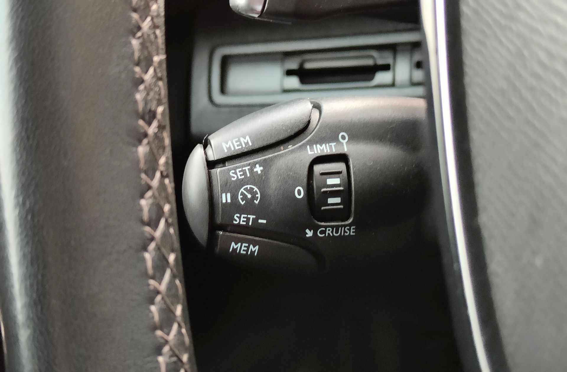Peugeot 5008 BlueHDi 130 Allure EAT8 7 plazas - foto 32