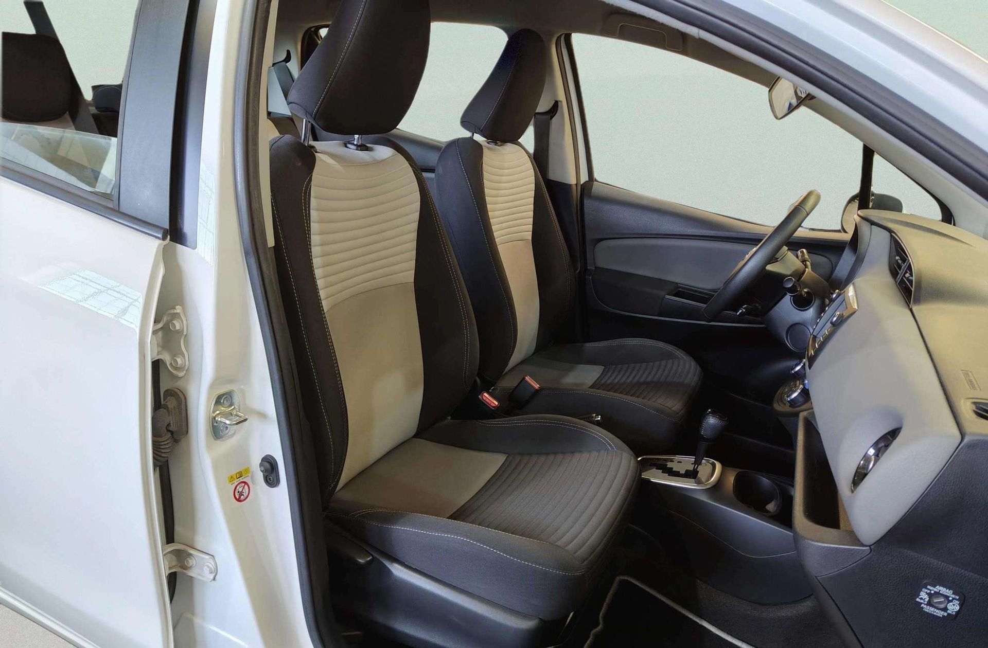 Toyota Yaris 1.5 Hybrid Active - foto 16