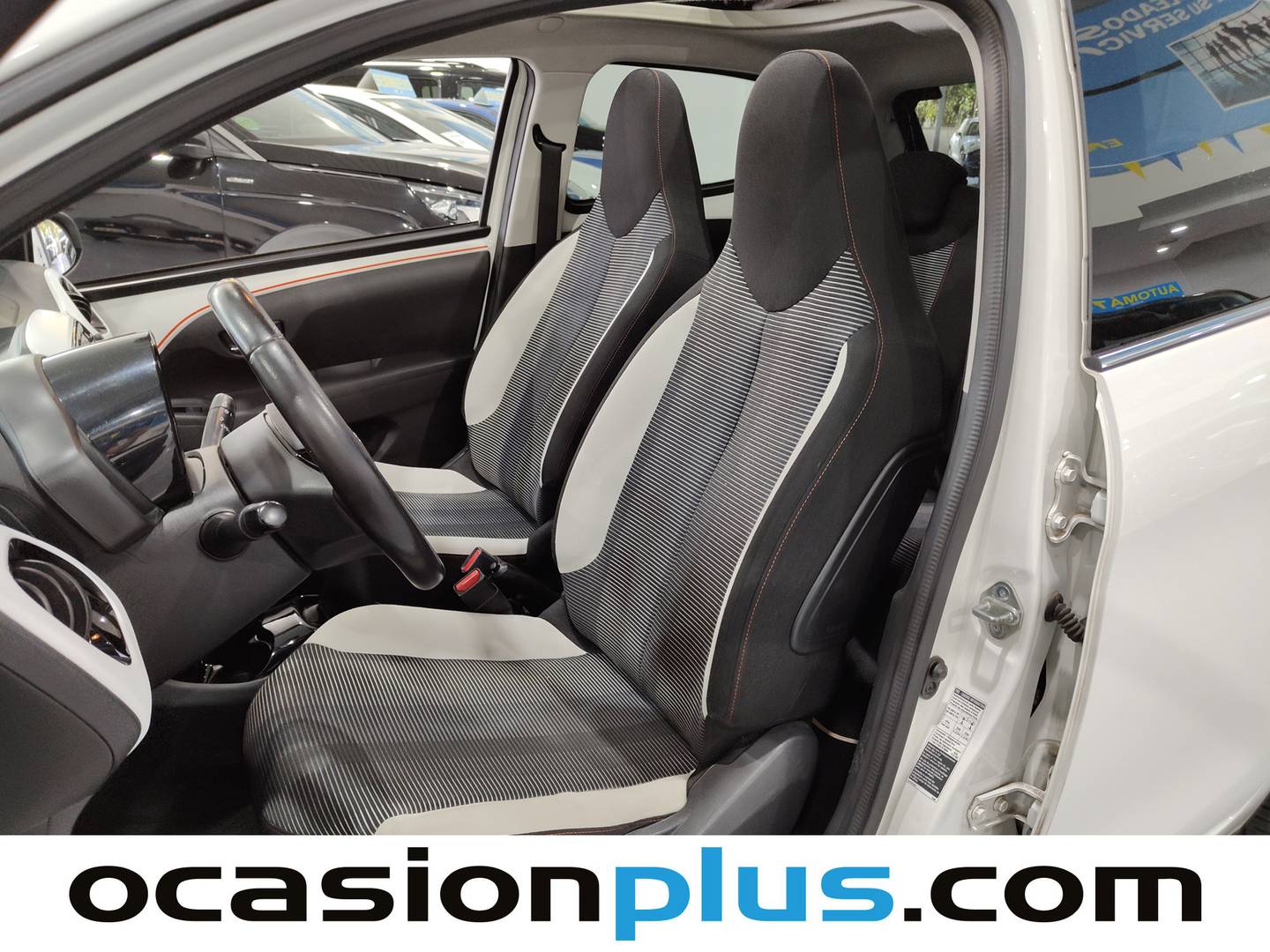 Foto asientos delanteros Peugeot 108 Peugeot 108 1.2 PureTech Roland Garros TOP! (82 CV)