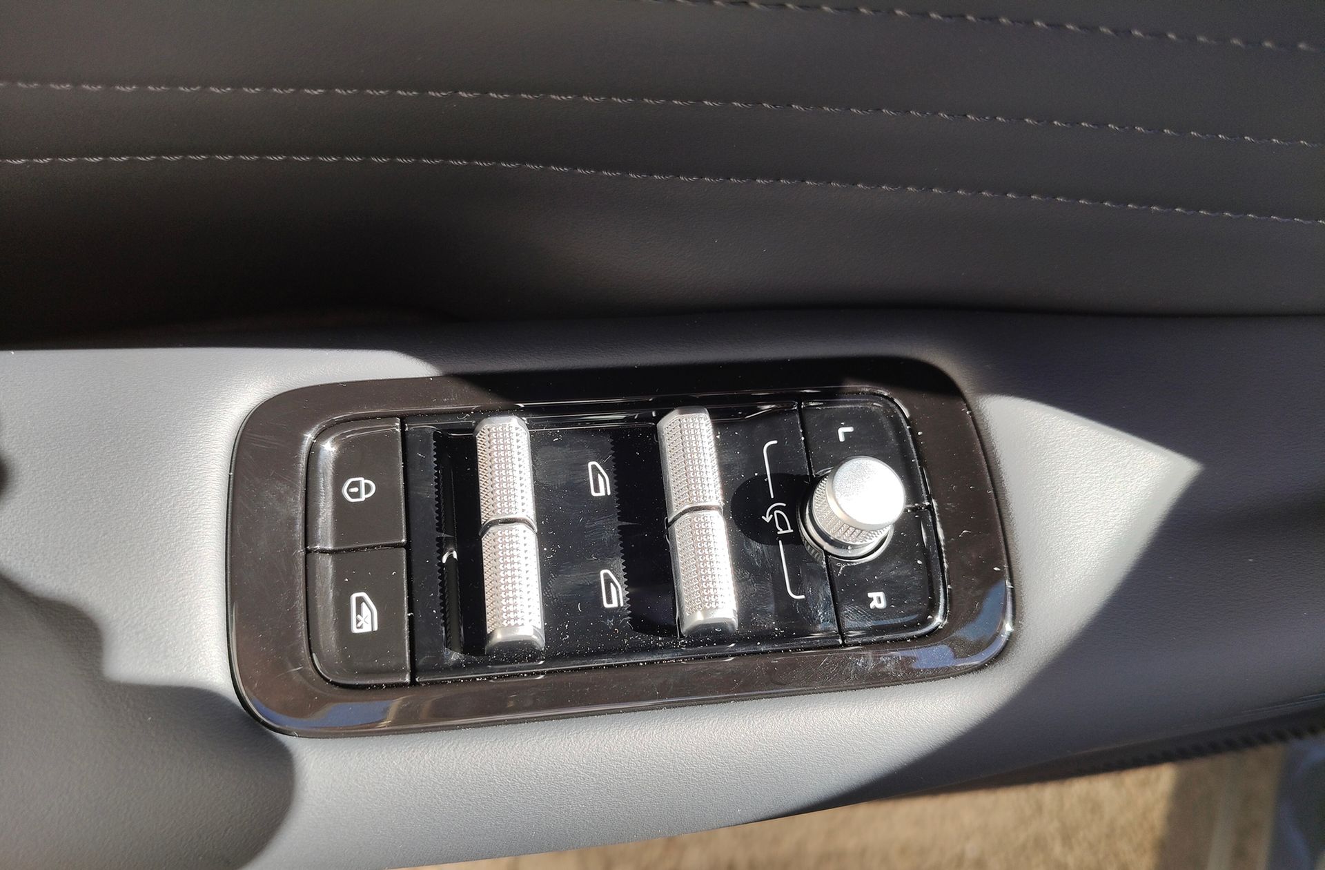 Geely Starray EM-i 1.5 PHEV Pro - foto 20