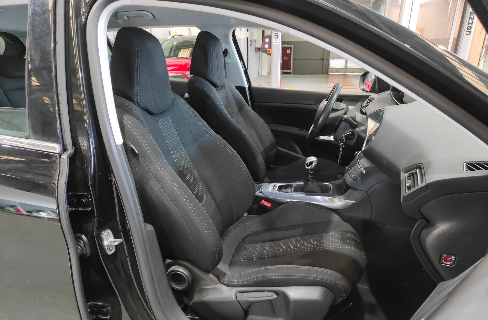 Peugeot 308 1.6 e-HDI Allure - foto 17