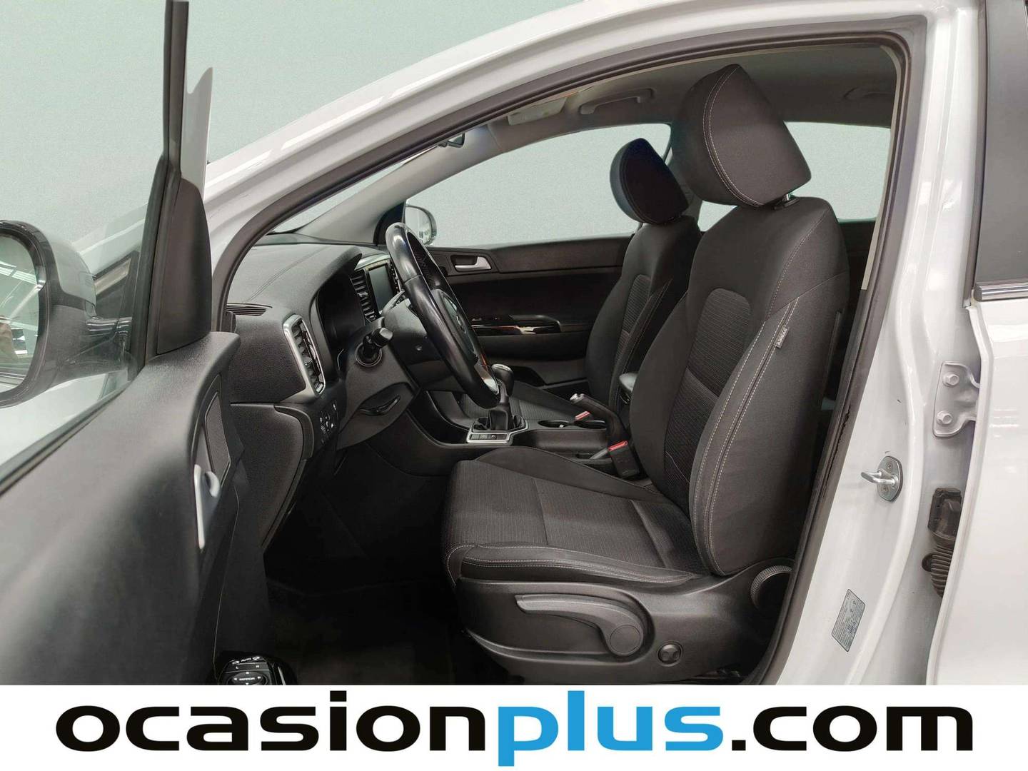 Foto asientos delanteros KIA Sportage Kia Sportage 1.6 CRDi MHEV Drive Plus 4x2 (115 CV)