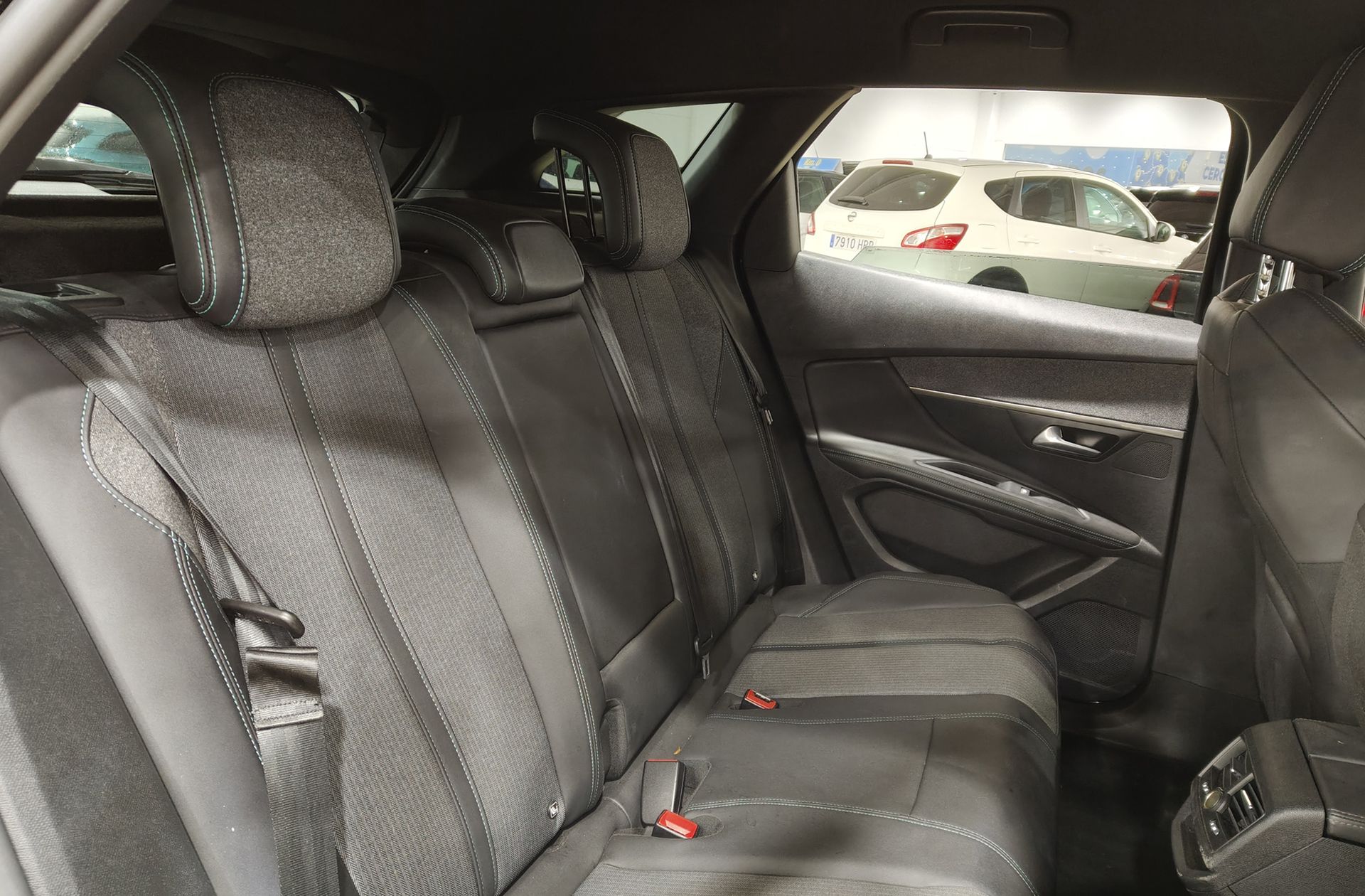 Peugeot 3008 300 Allure Pack e-EAT8 - foto 17
