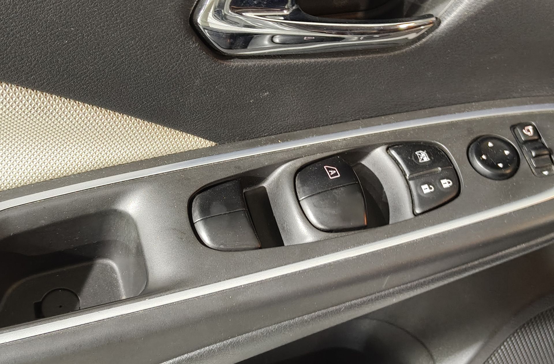 Nissan Micra 1.5 dCi N-Connecta - foto 31