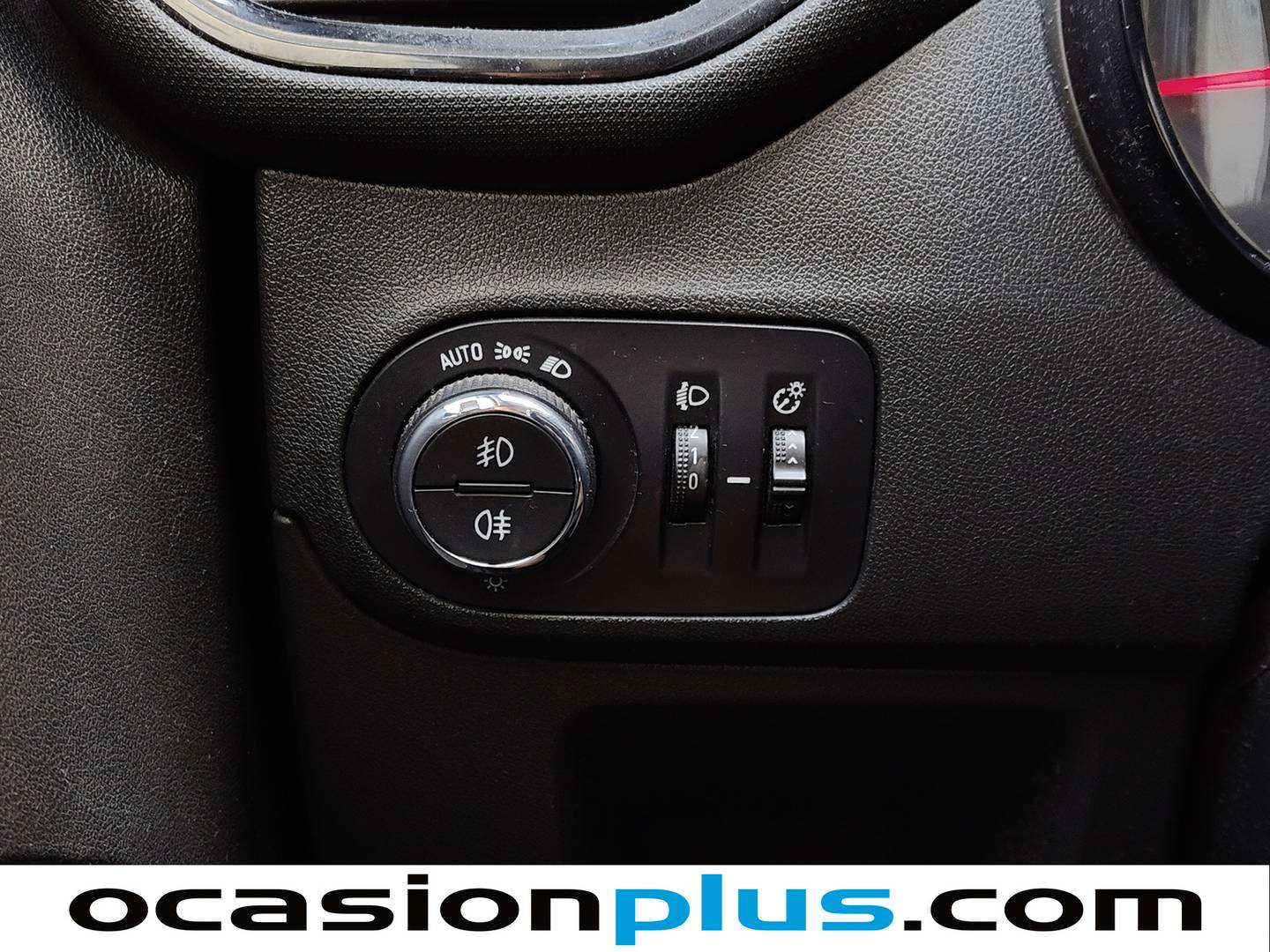 Extras y acabados del Opel Crossland X Opel Crossland X 1.5 D S&S Design Line 120 Aniversario (102 CV)