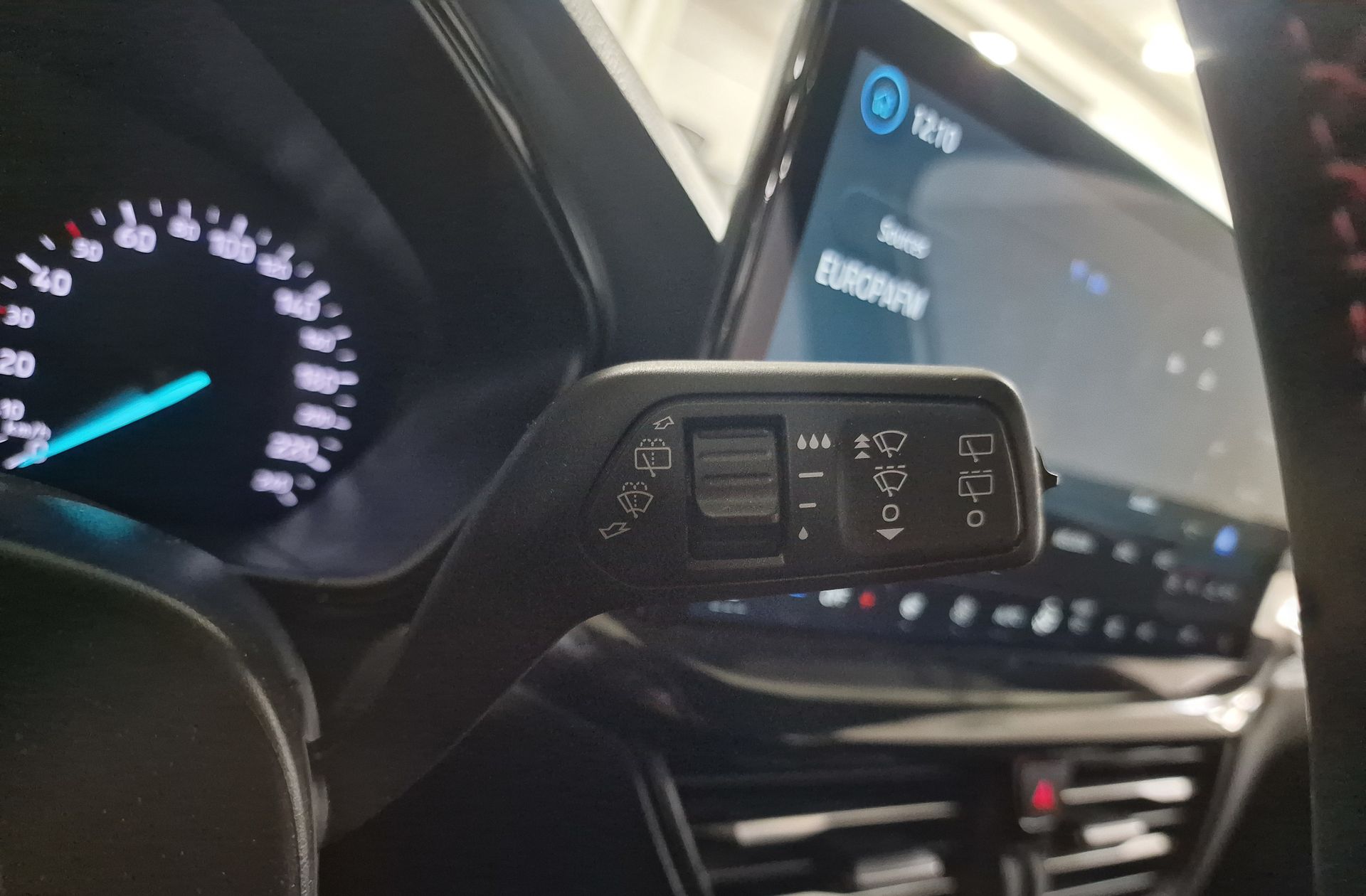 Ford Focus SportBreak 1.0 EcoBoost MHEV ST-Line - foto 34