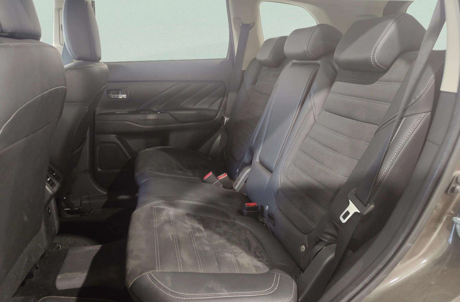 Mitsubishi Outlander 2.4 PHEV Kaiteki 4WD - foto 11