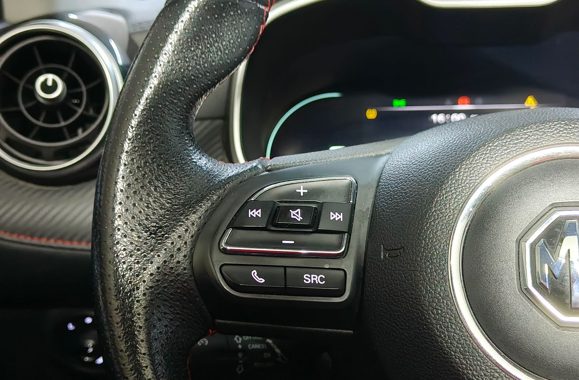 MG ZS 1.0T Luxury - foto 29