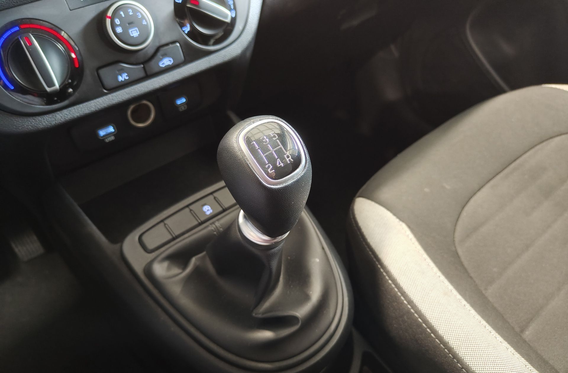 Hyundai i10 1.0 Klass - foto 5