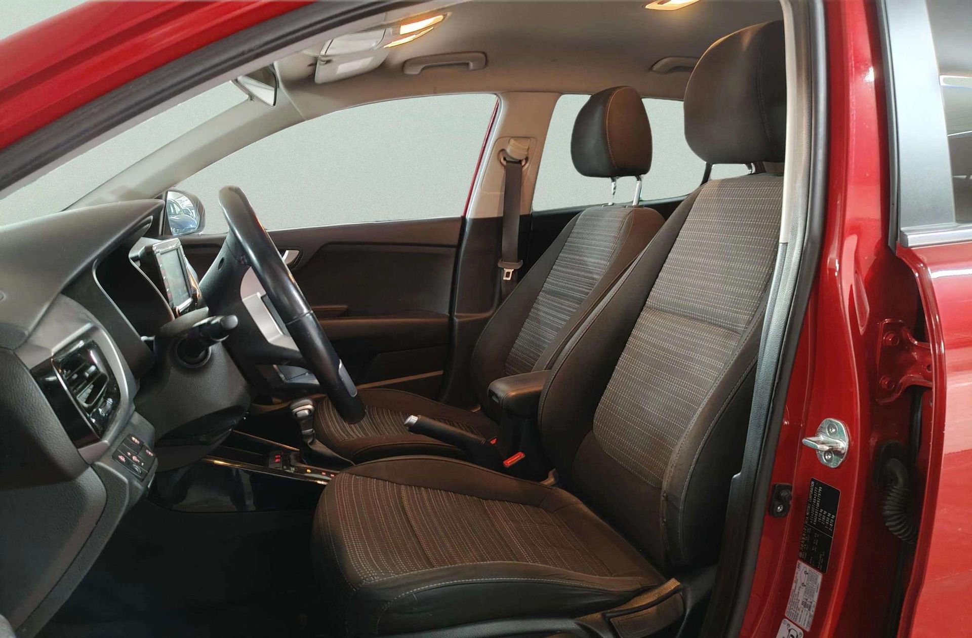 Kia Stonic 1.0 T-GDi Drive DCT - foto 11