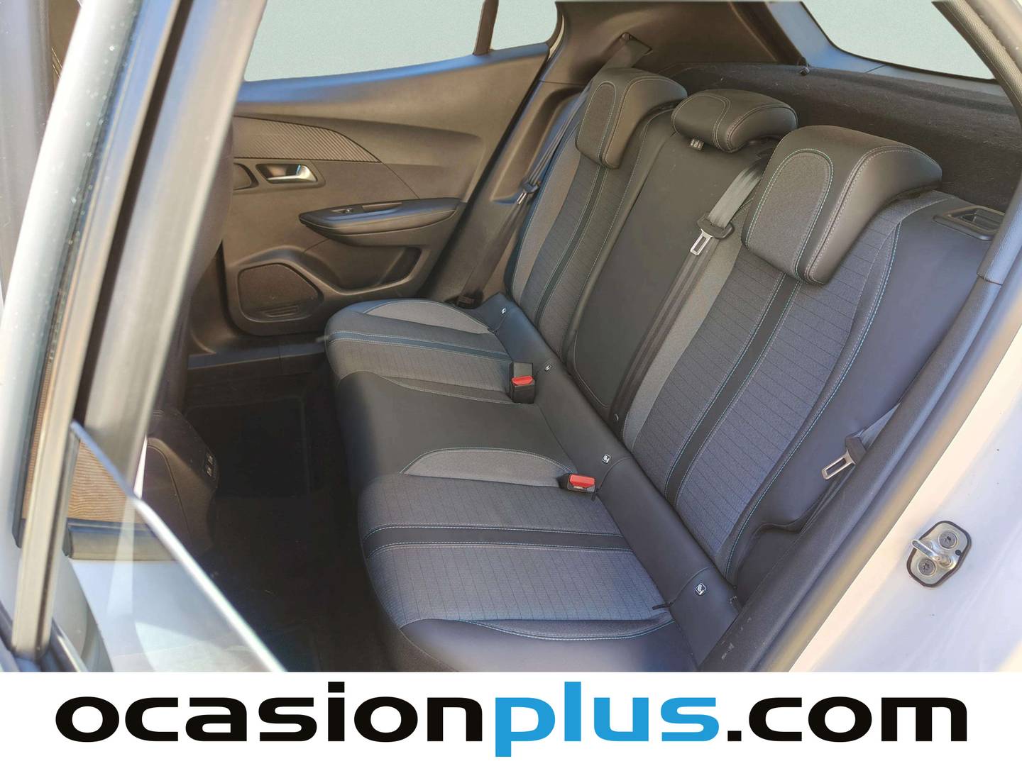 Foto asientos traseros Peugeot 2008 Peugeot 2008 PureTech 100 S&S Allure (100 CV)