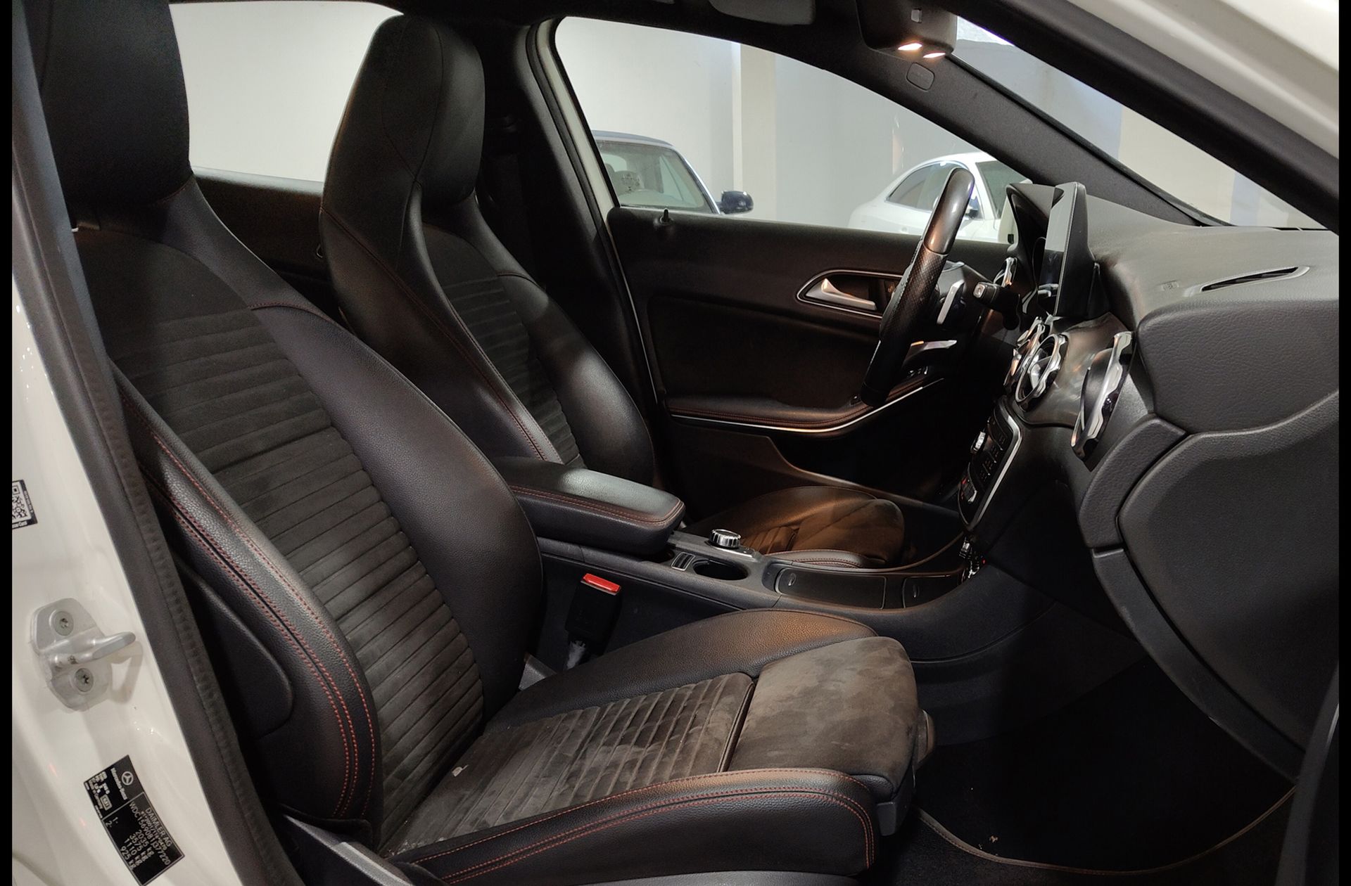 Mercedes-Benz GLA 200 d Pack AMG - foto 19