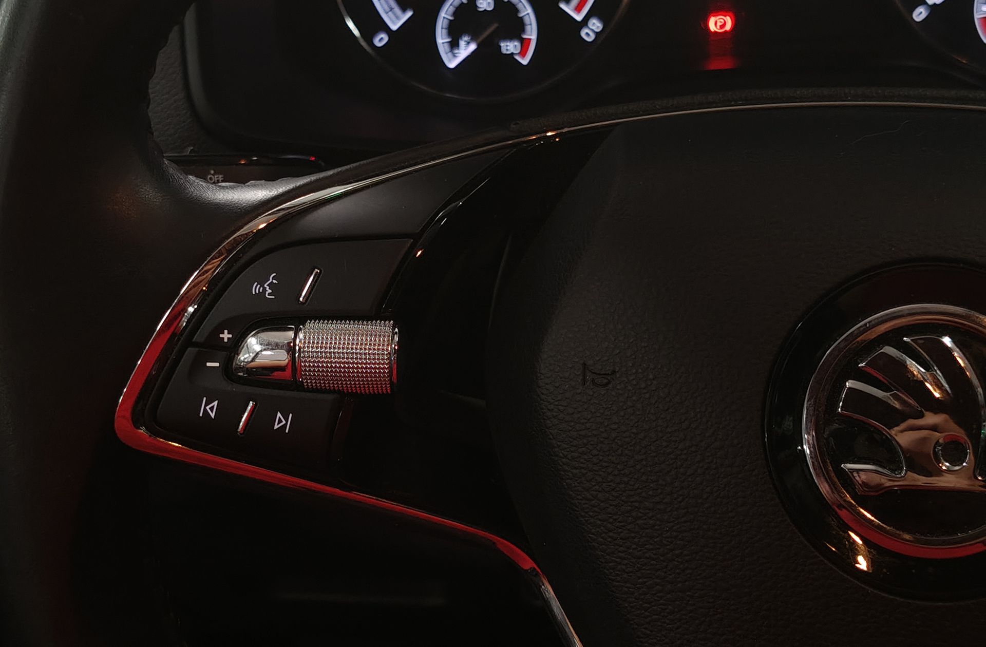 Škoda Karoq 1.0 TSI Active - foto 24