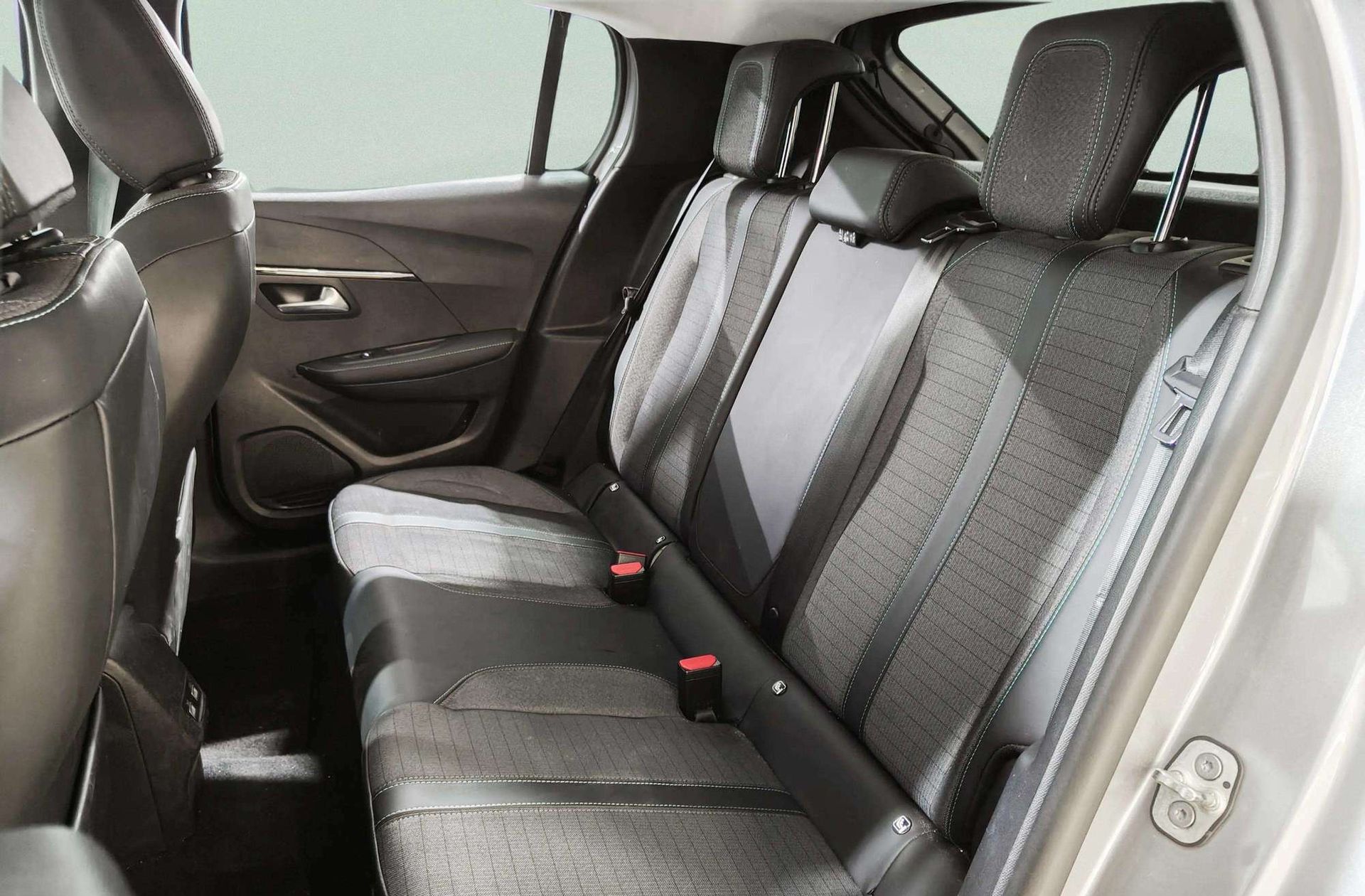 Peugeot 208 PureTech 100 Allure Pack EAT8 - foto 14