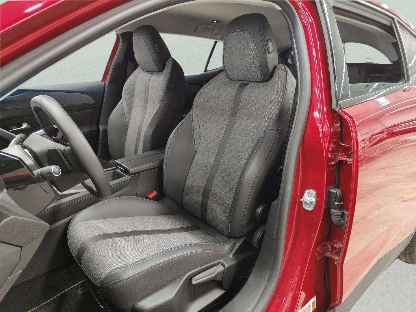 Foto asientos delanteros Peugeot 408 Peugeot 408 Puretech 130 Allure Pack EAT8 (130 CV)