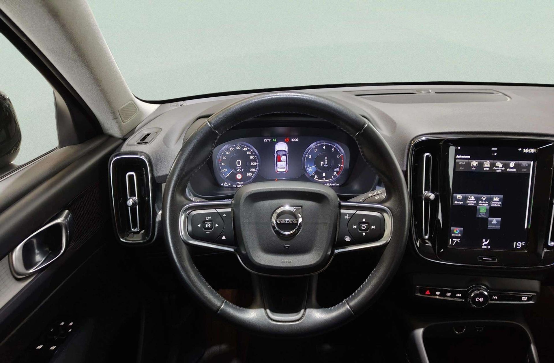 Volvo XC40 B4 G Momentum Pro AWD - foto 25
