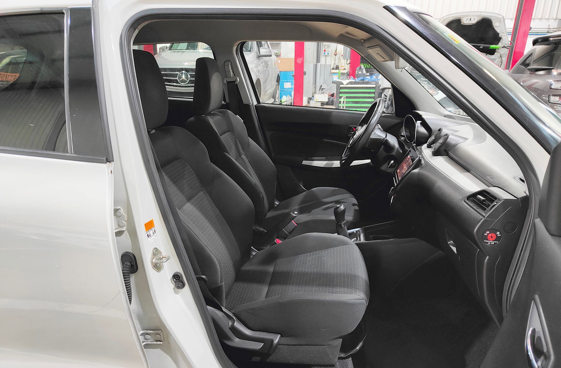 Suzuki Swift 1.2 GLE Mild Hybrid - foto 17