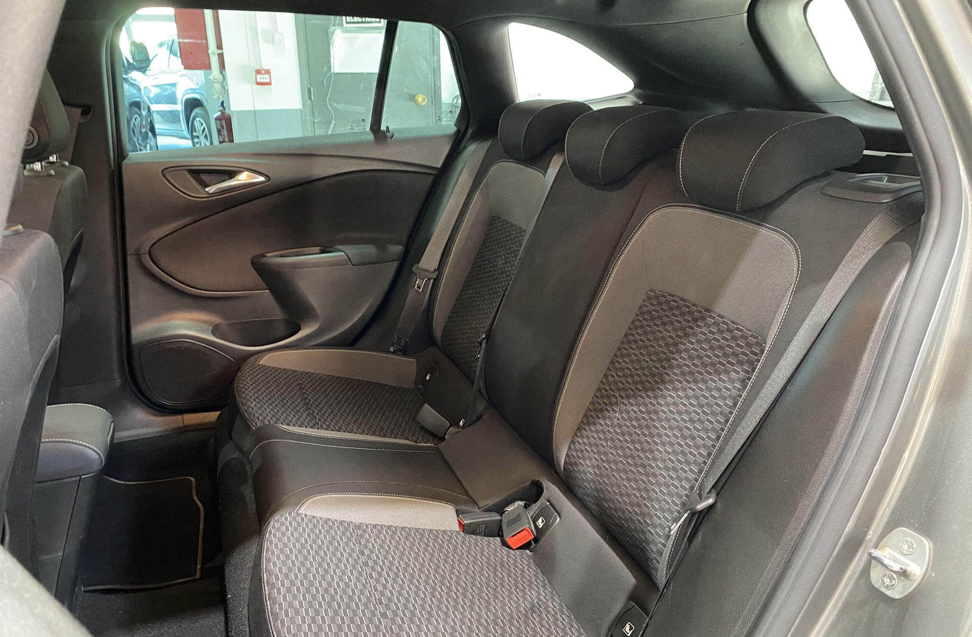 Opel Astra Sports Tourer 1.4T SHT Business Elegance CVT - foto 11