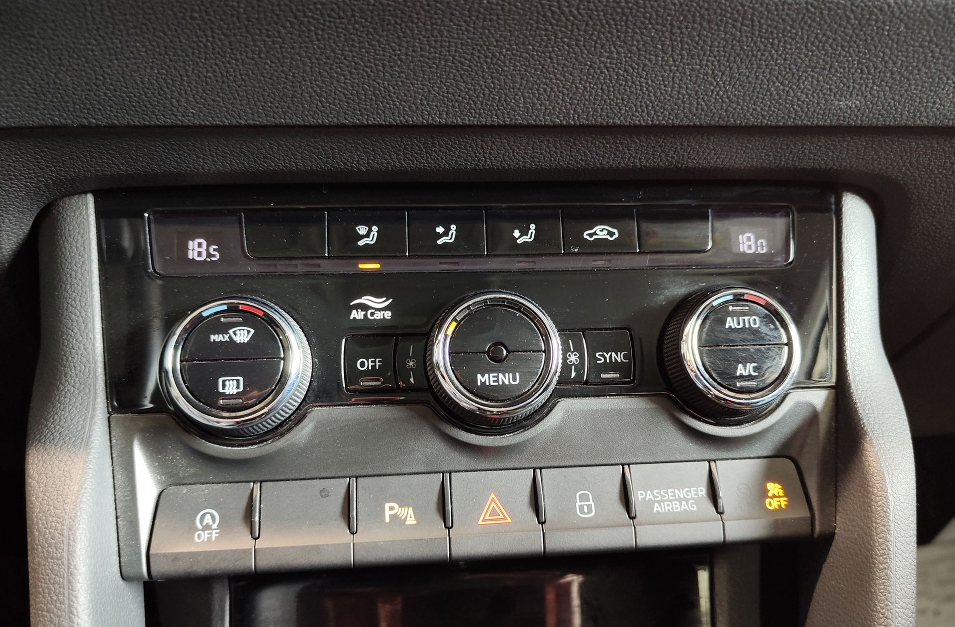 Škoda Karoq 2.0 TDI Selection - foto 29