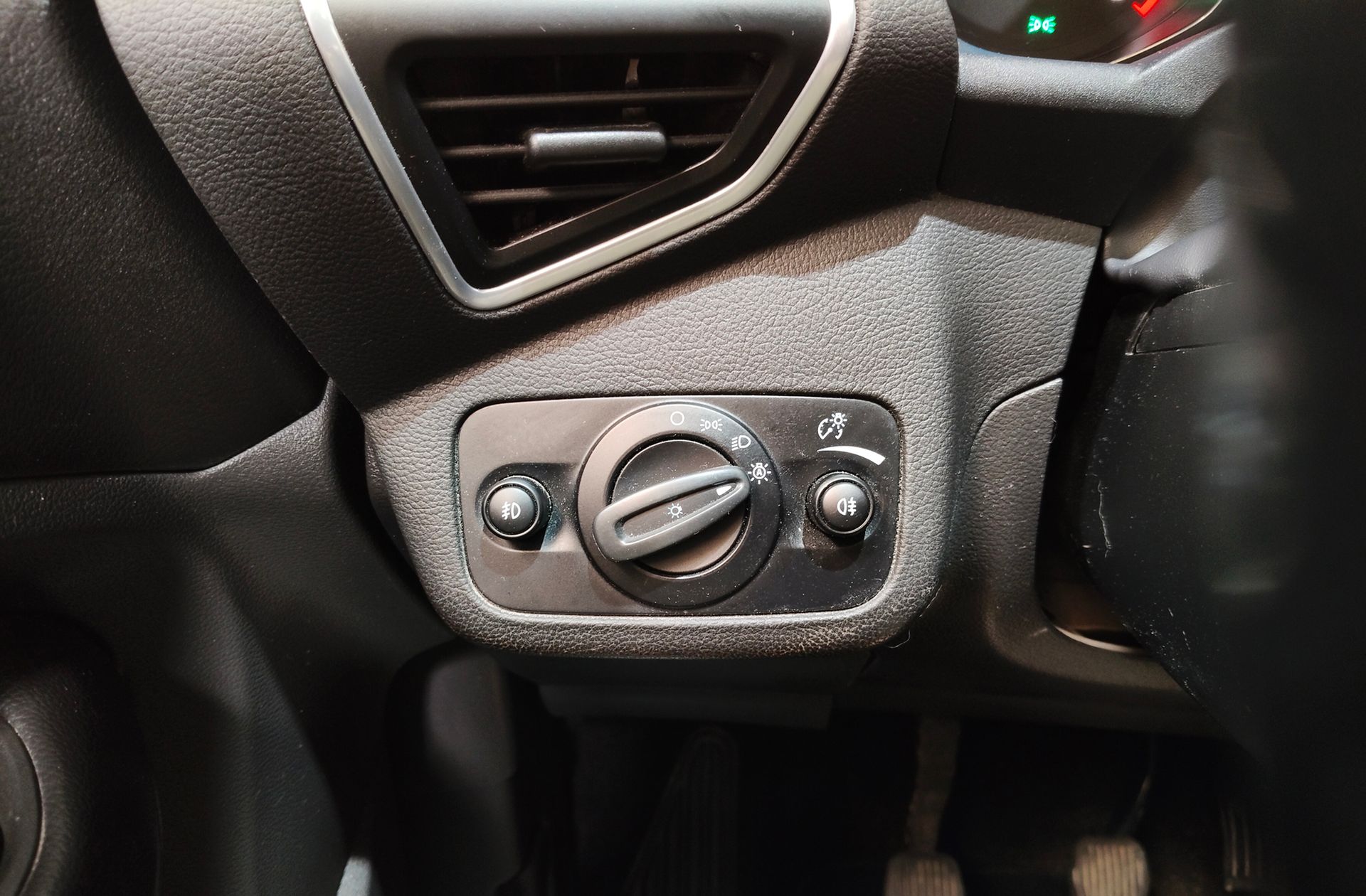 Ford Kuga 2.0 TDCi Titanium 4x2 - foto 21