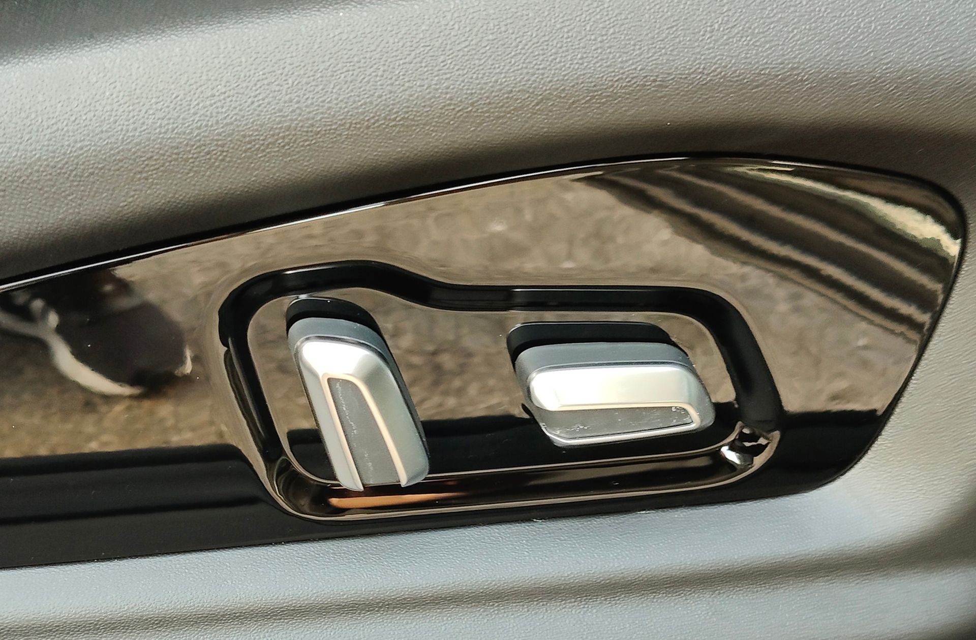 Jaecoo 7 1.5 T-GDi PHEV +1DHT Select FWD - foto 12