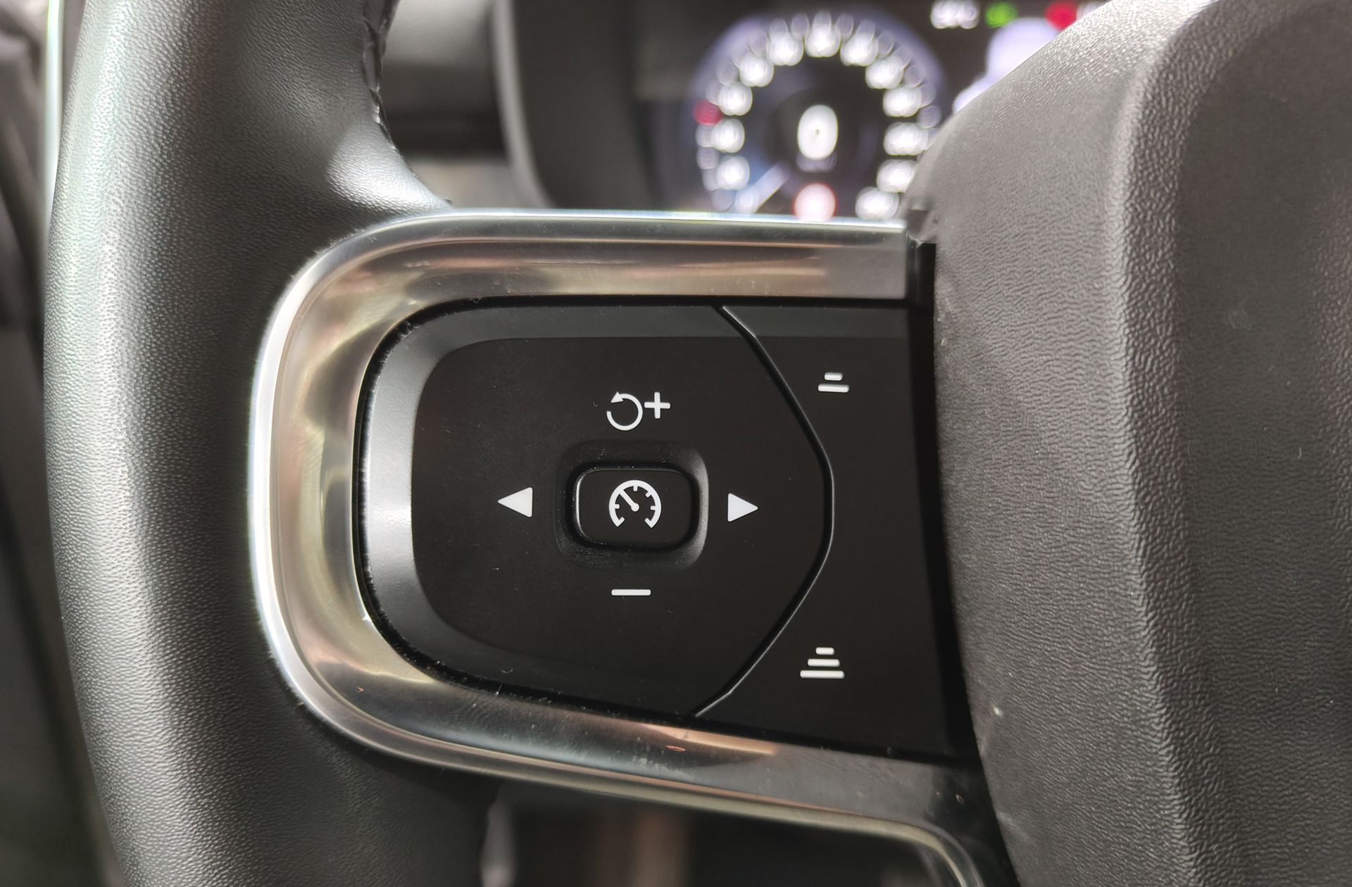 Volvo XC40 T5 Recharge PHEV Plus Dark - foto 31