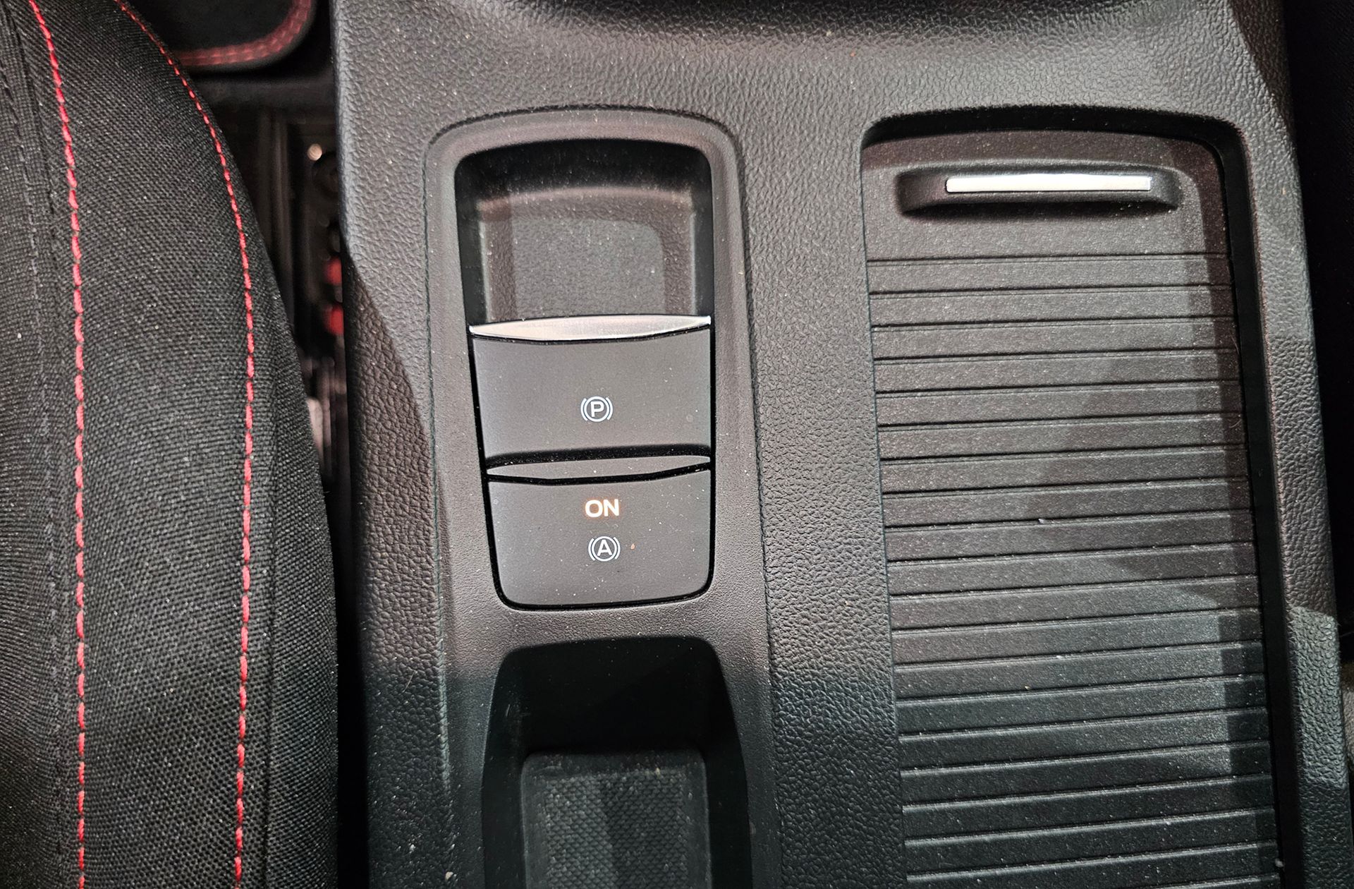 Ford Focus 1.0 EcoBoost MHEV ST-Line - foto 31