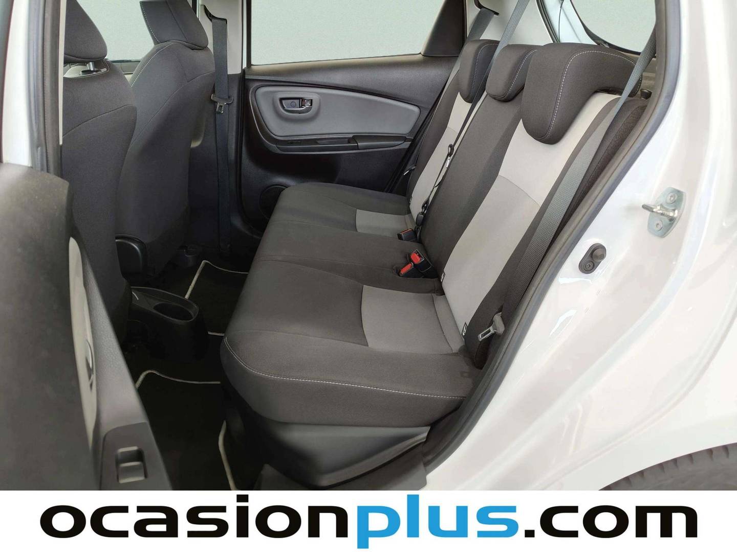 Foto asientos traseros Toyota Yaris Toyota Yaris 1.5 Hybrid Active (100 CV)