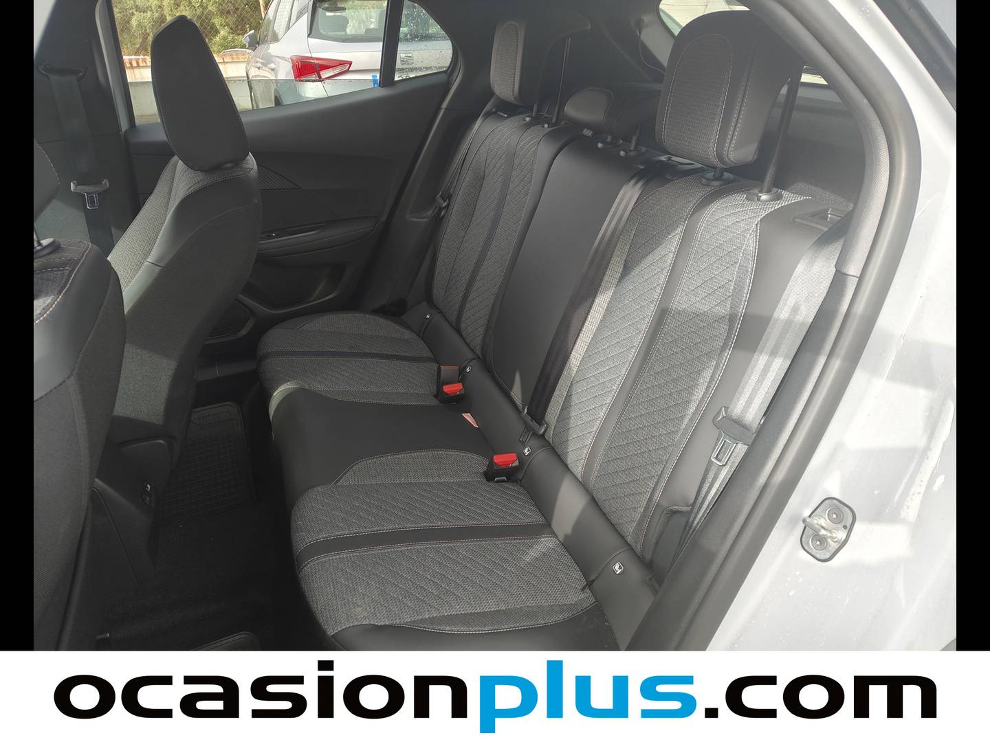 Foto Peugeot 2008 Peugeot 2008 PureTech 130 S&S Allure EAT8 (130 CV)