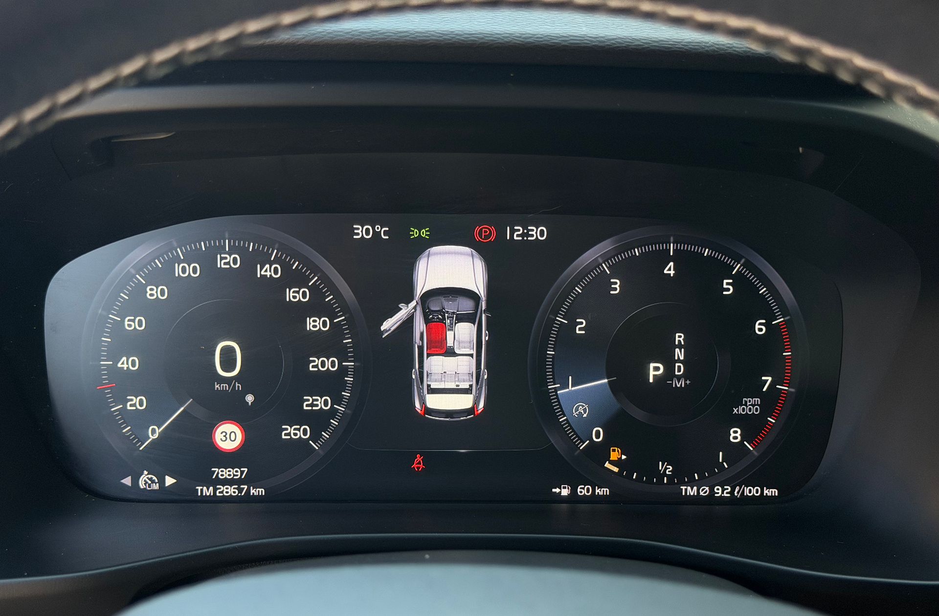 Volvo XC40 T3 R-Design - foto 25