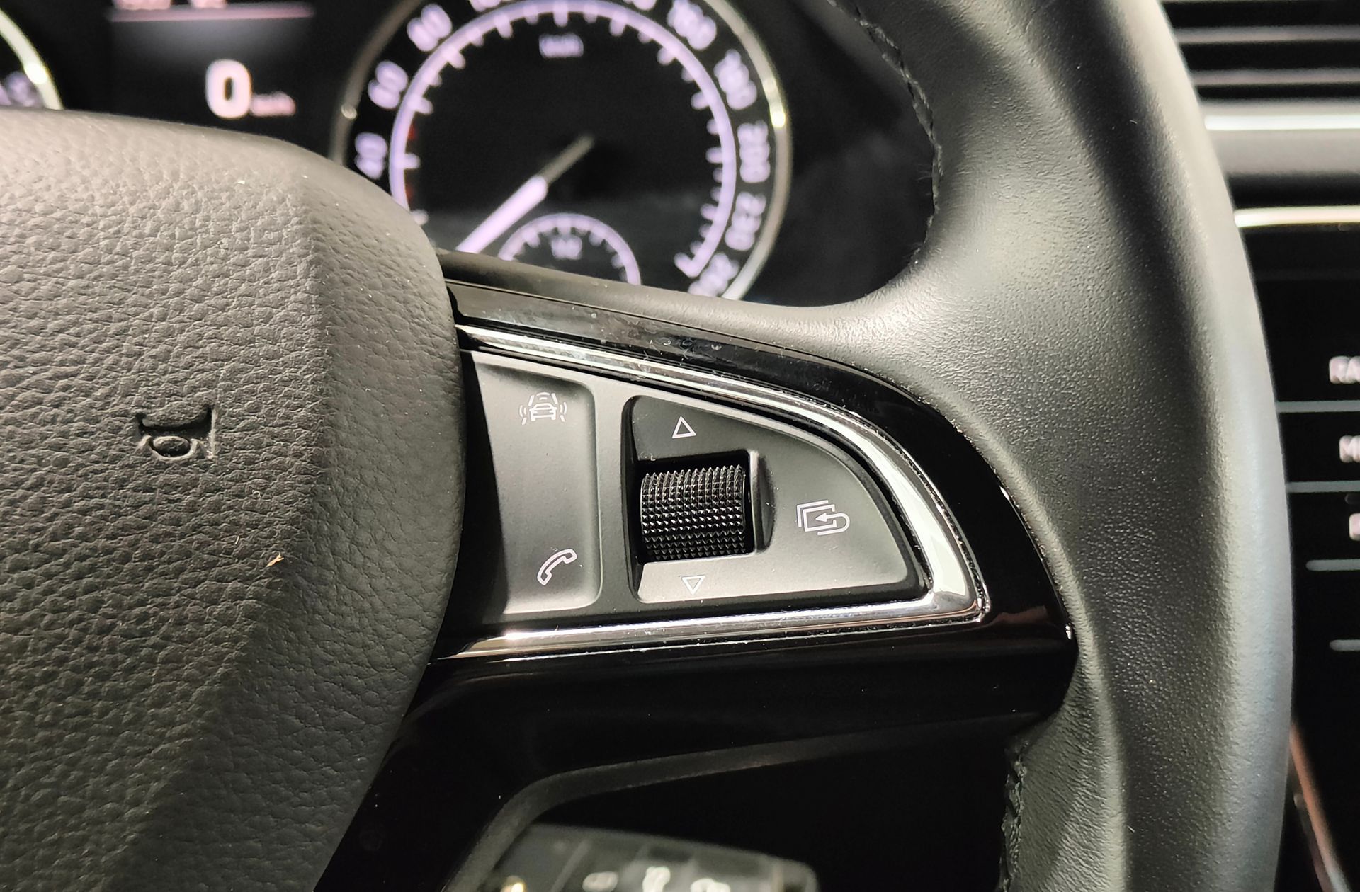 Škoda Superb 1.4 TSI Ambition - foto 26