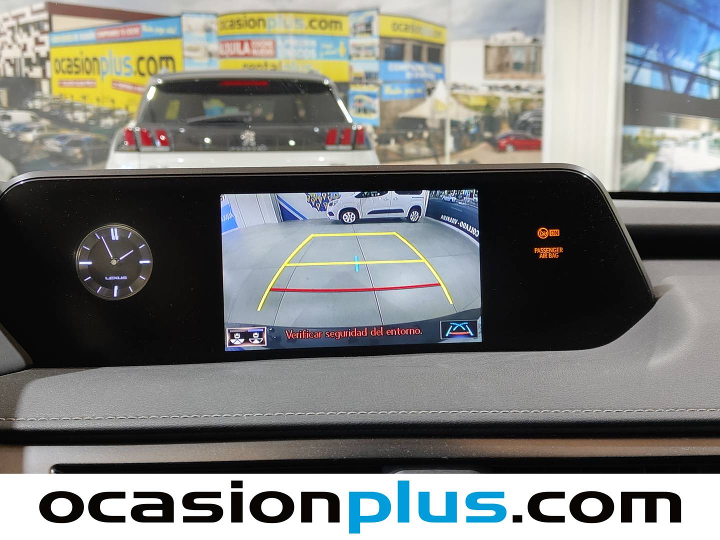 Foto Lexus UX Lexus UX 250h Business 2WD (184 CV)