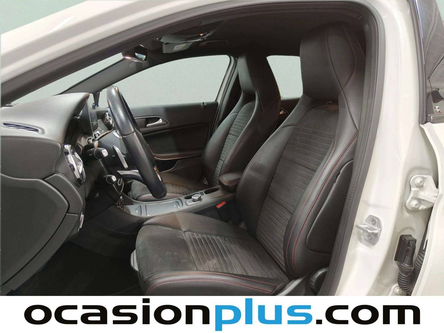 Foto asientos delanteros Mercedes GLA Mercedes-Benz GLA 220 d AMG Line (177 CV)