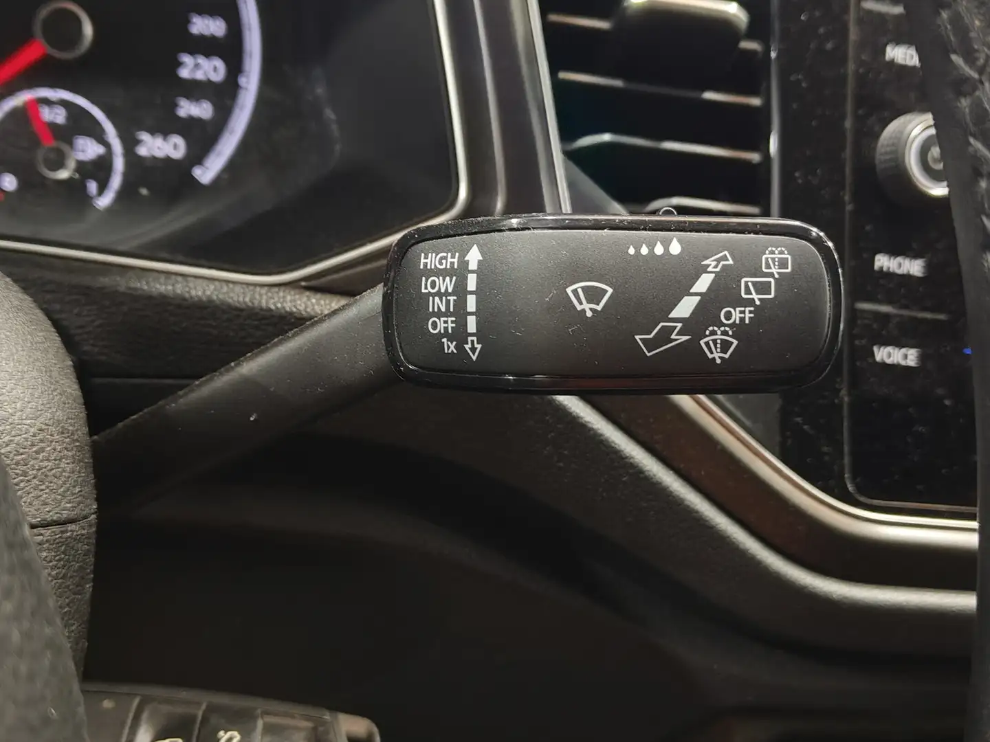 Foto Volkswagen T-Roc Volkswagen T-Roc Advance Style 1.0 TSI  (115 CV)