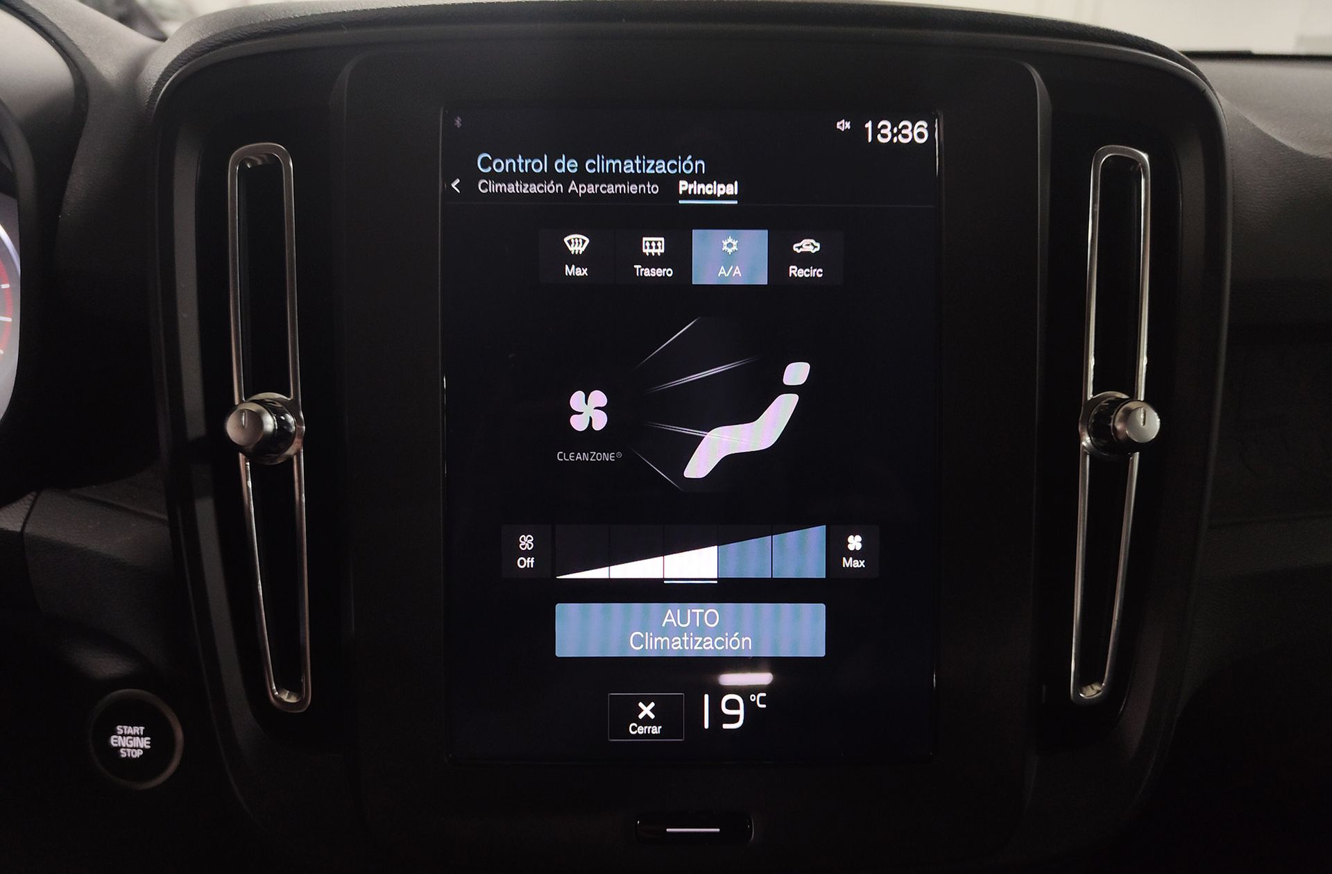 Volvo XC40 T2 Momentum Core - foto 33
