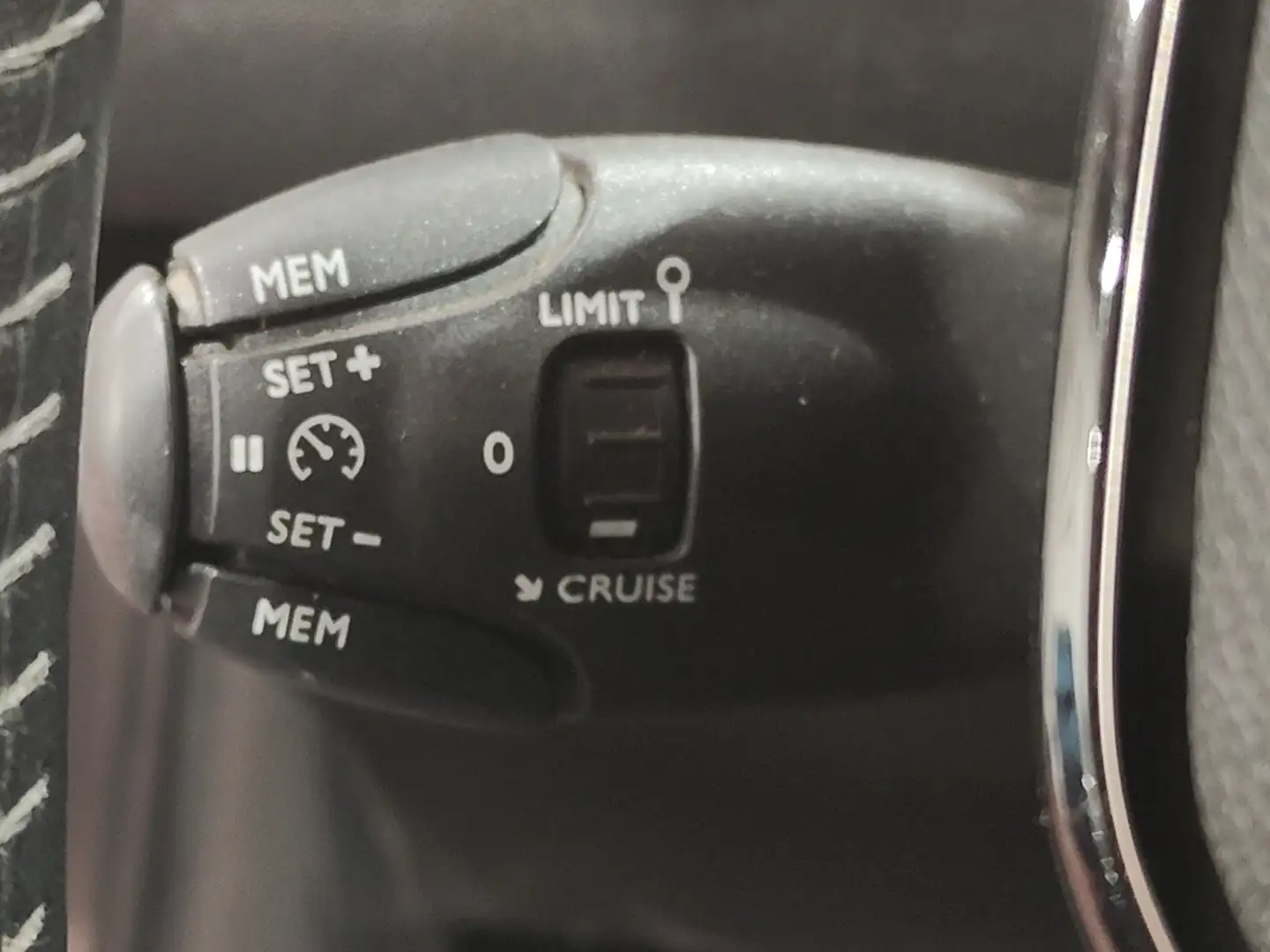 Foto Peugeot 208 Peugeot 208 BlueHDi 100 Allure (100 CV)