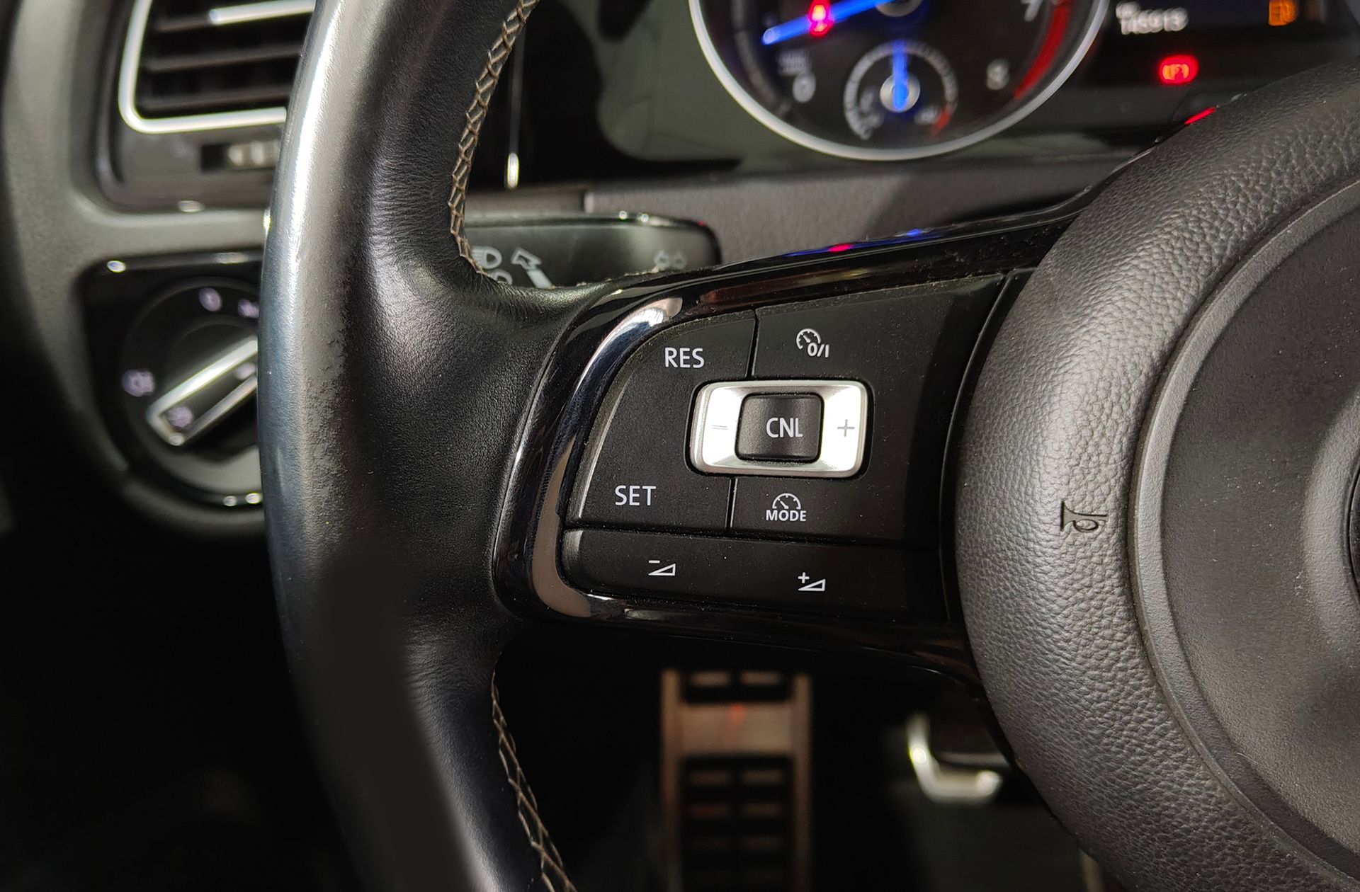 Volkswagen Golf R 2.0 TSI 4Motion - foto 22