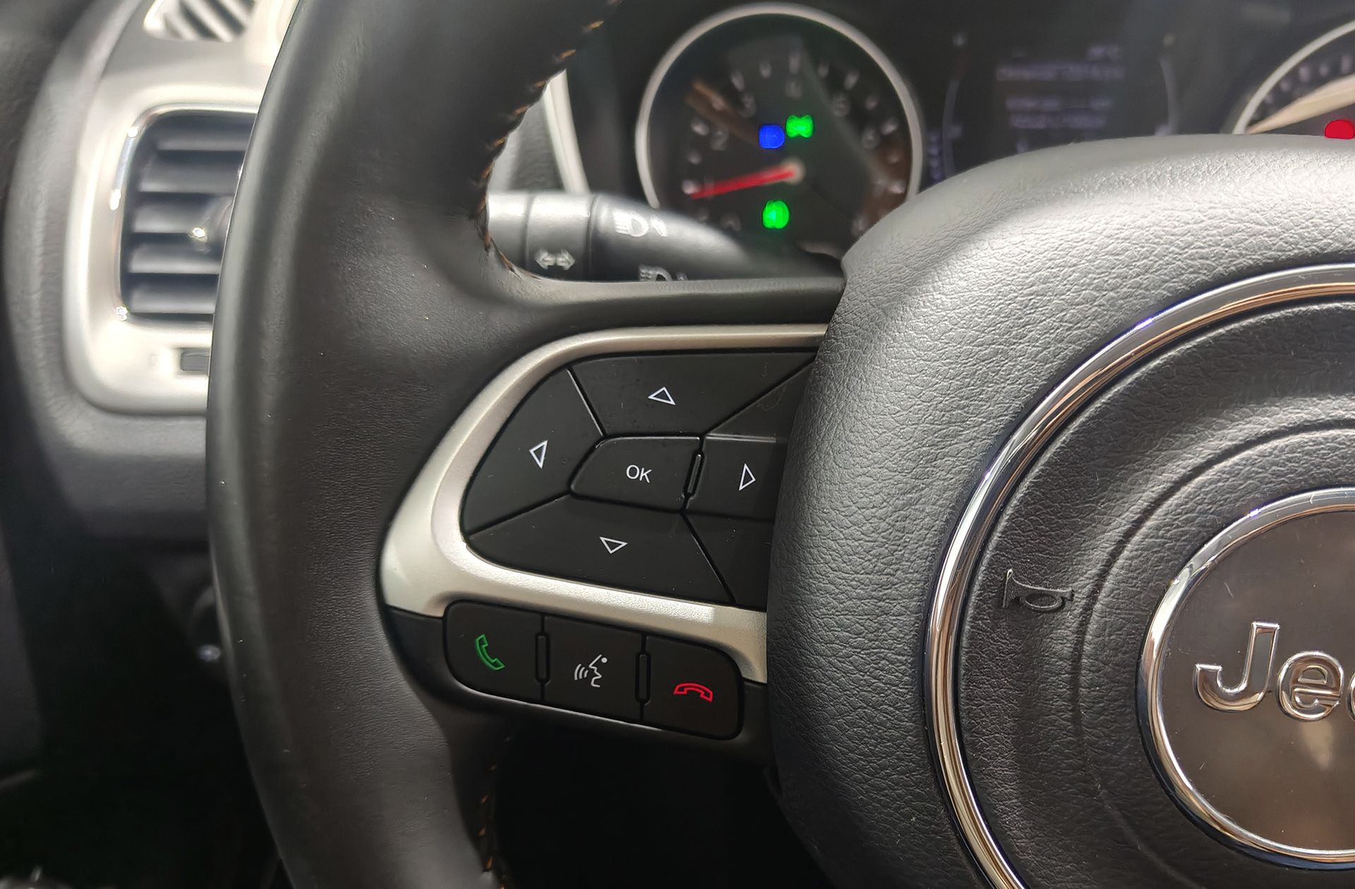 Jeep Compass 1.4 MultiAir Longitude 4x2 - foto 28