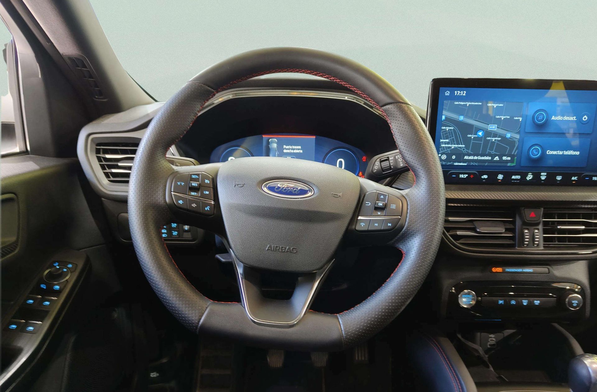 Ford Kuga 1.5T EcoBoost ST-Line 4x2 - foto 24