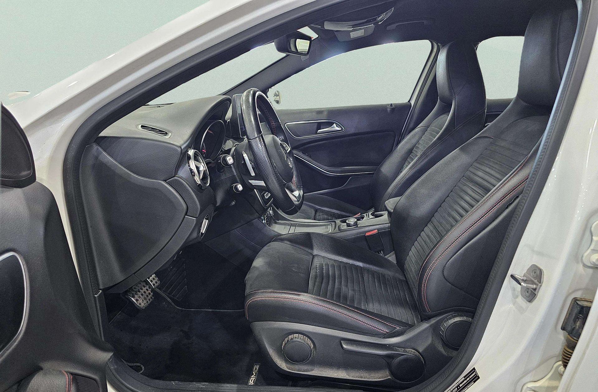 Mercedes-Benz GLA 180 Pack AMG - foto 11