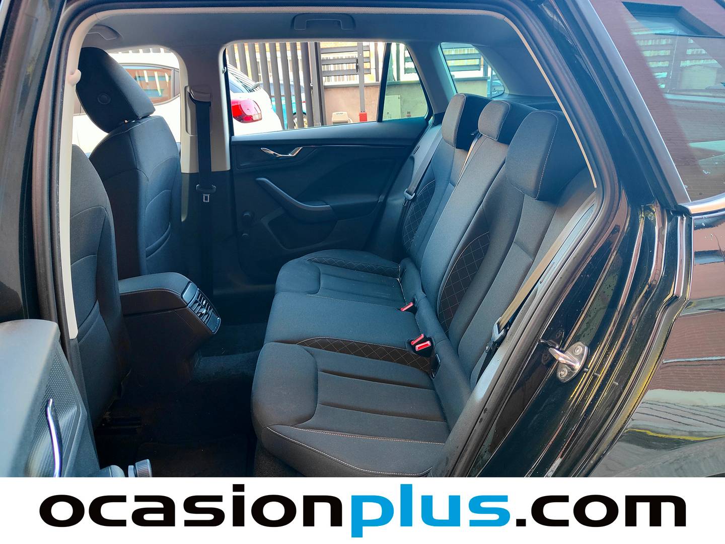 Foto asientos traseros Skoda Kamiq Skoda Kamiq 1.5 TSI 110kW (150CV) DSG Emotion