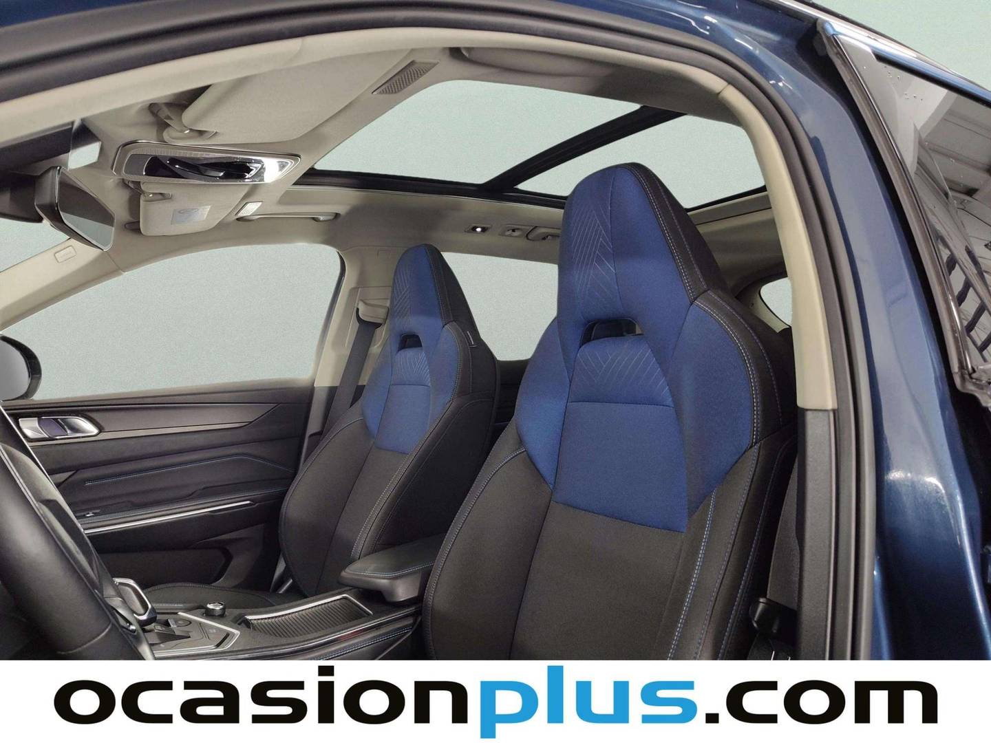 Equipamiento del Lynk & Co 01 Lynk & Co 01 1.5 PHEV (261 CV)